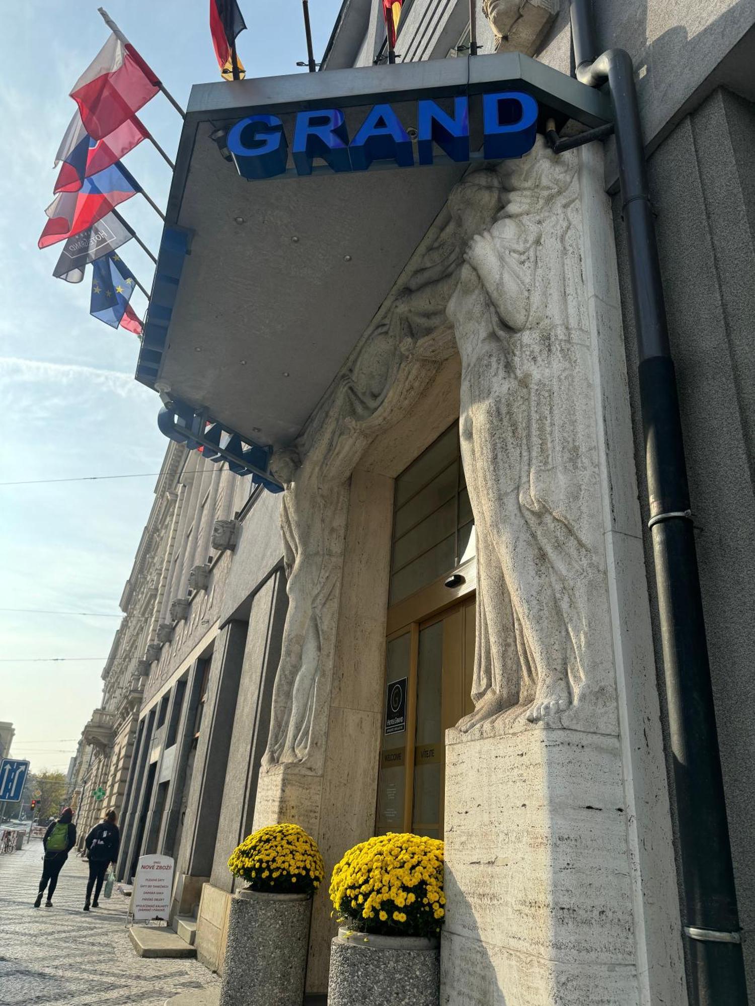 Hotel Grand Hradec Králové Buitenkant foto